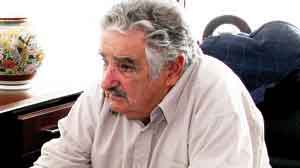 Para Mujica, un vuelo en clase turista con quejas