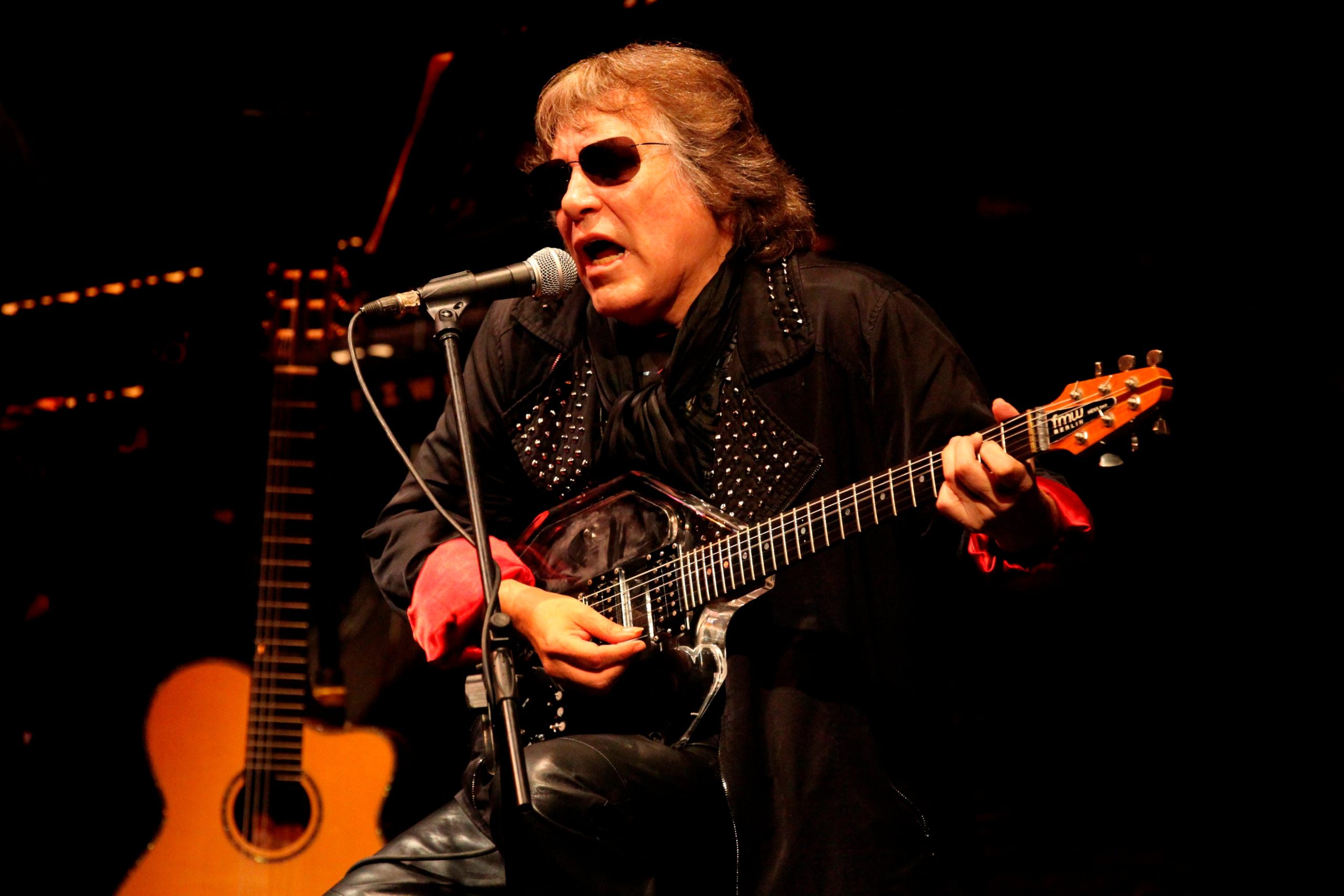 Nació ciego, descubrió la música y se propuso ser el mejor: los ochenta años de José Feliciano, el cantautor con voz de tenor