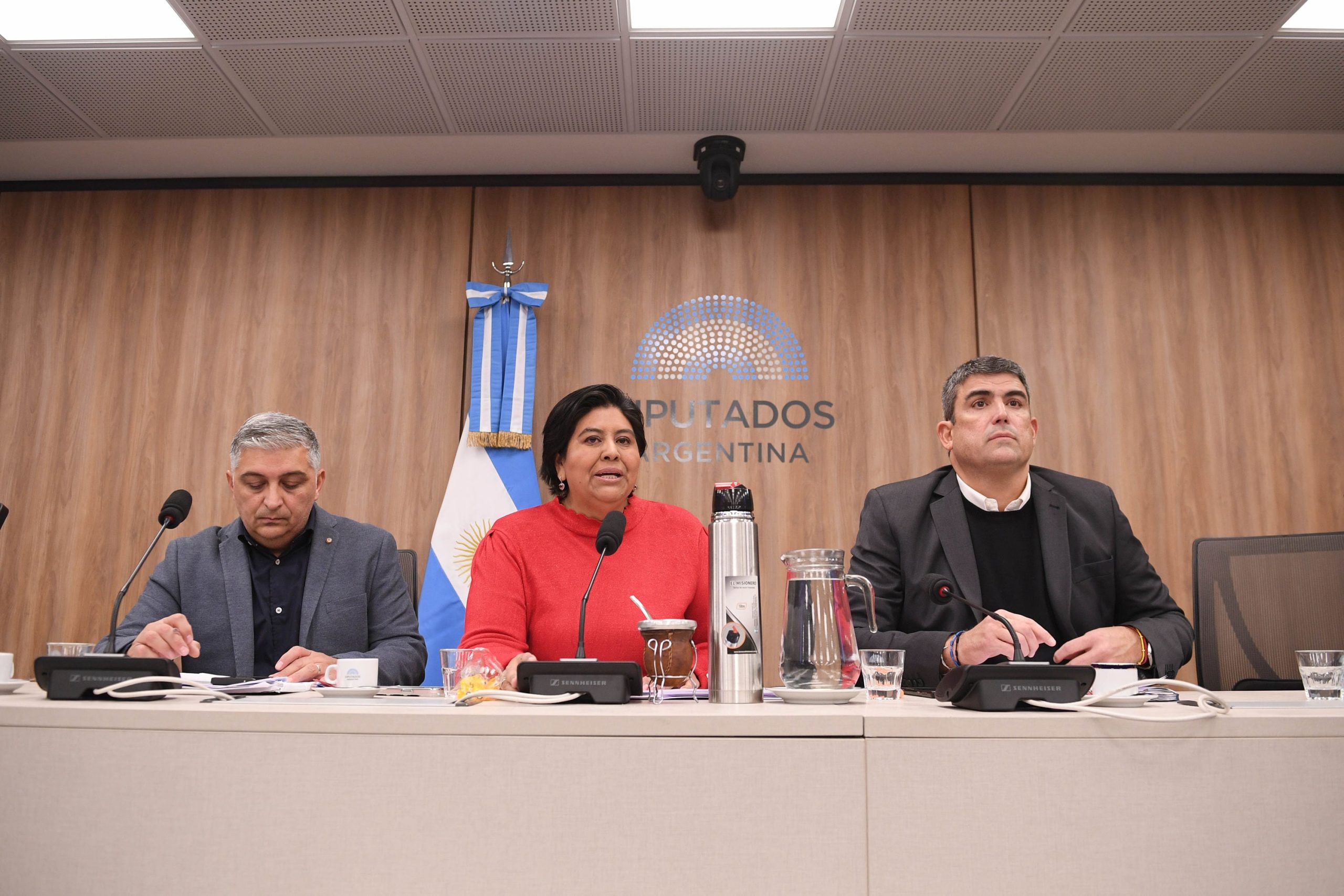 Nuevas críticas a la terna para la Defensoría del Niño: la Iglesia y una asociación de Madres cuestionaron las candidaturas