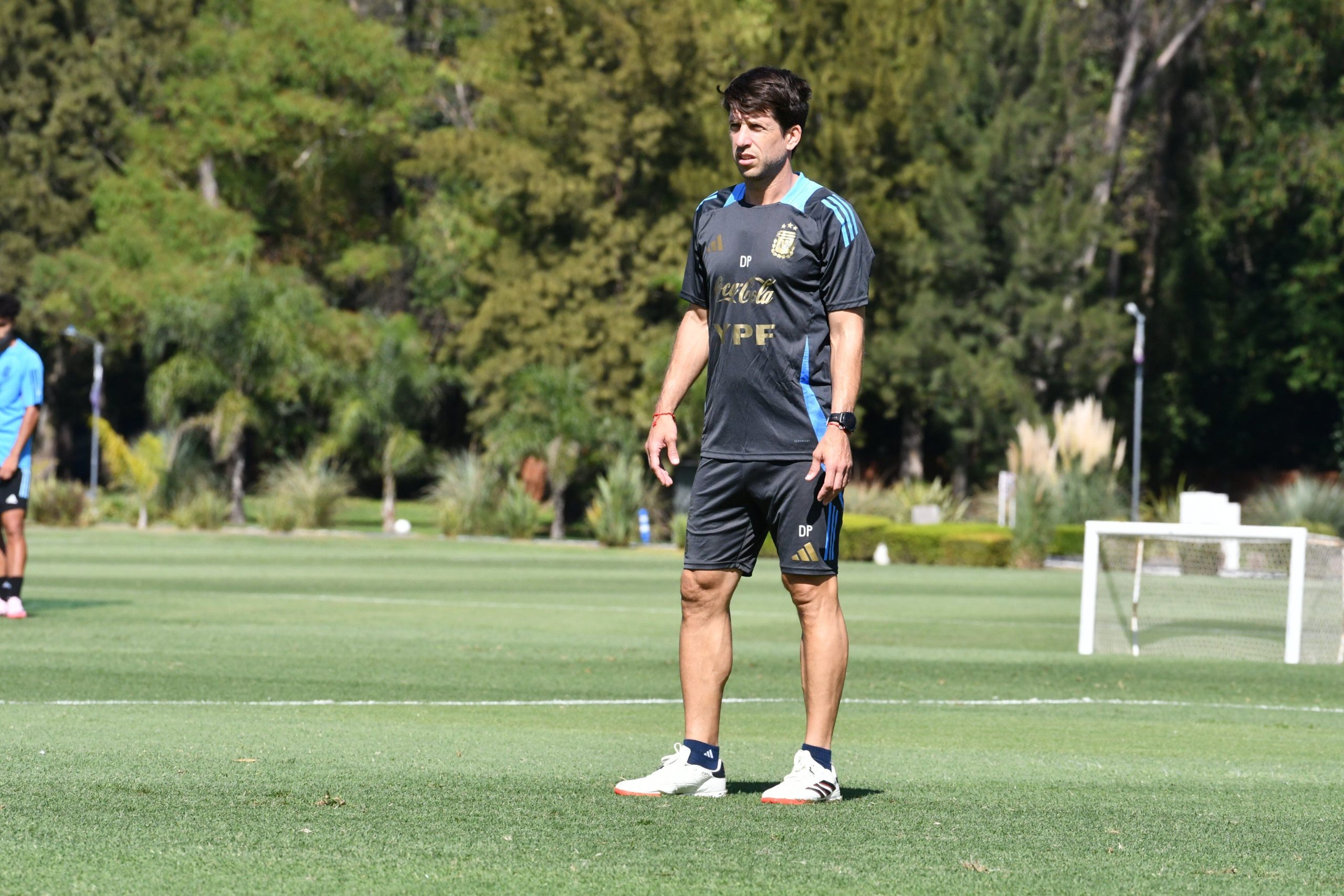 Viajaba para sumarse a la Sub 20 y su club le ordenó volver: la nueva baja de Placente a 12 días del Mundial de Chile