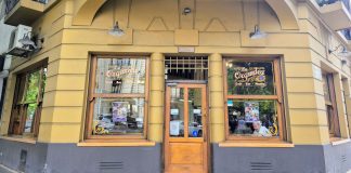 Cafetines de Buenos Aires: un bar histórico de Almagro sobre el que flotan leyendas acerca de Gardel y la búsqueda del amor