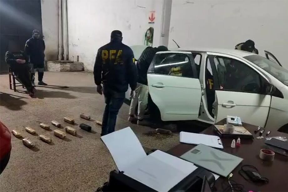 Imputaron a una pareja que realizaba trasporte de droga en el norte del país: les secuestraron 48 kilos de cocaína