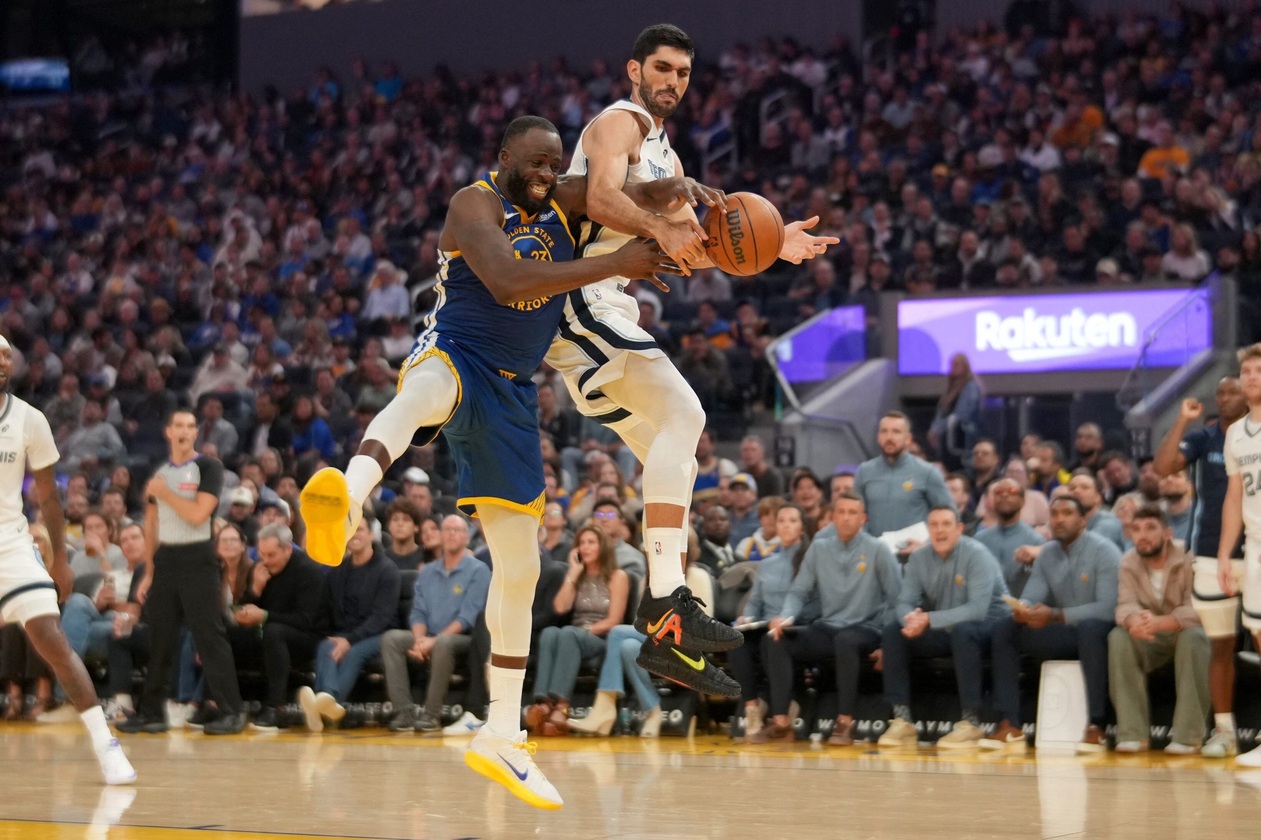 Indignación en la NBA con otro gesto antideportivo de Green: golpeó a un rival y luego se burló con un baile