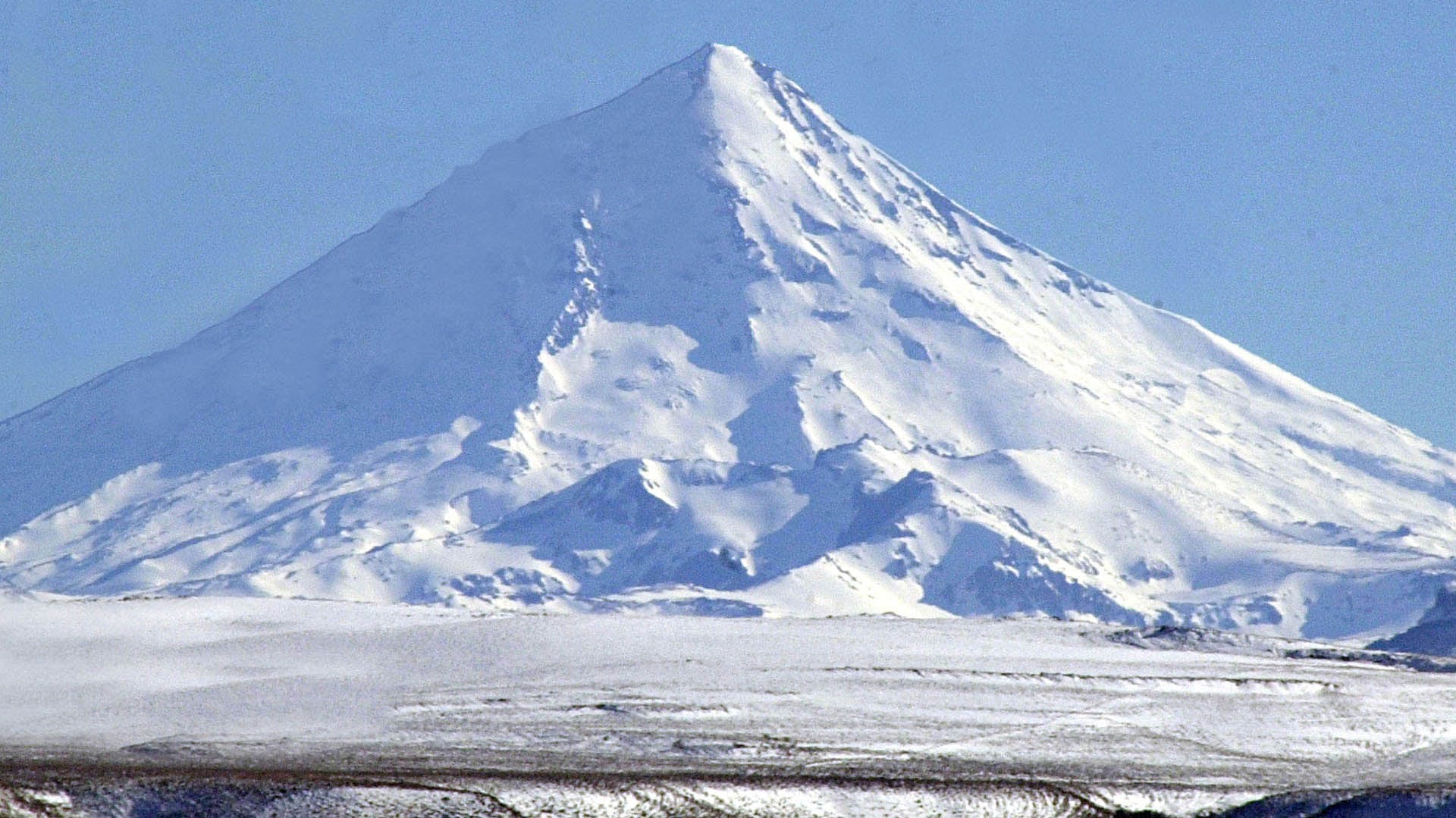 Rescataron a dos andinistas que permanecieron más de 24 horas perdidos en el Volcán Lanín