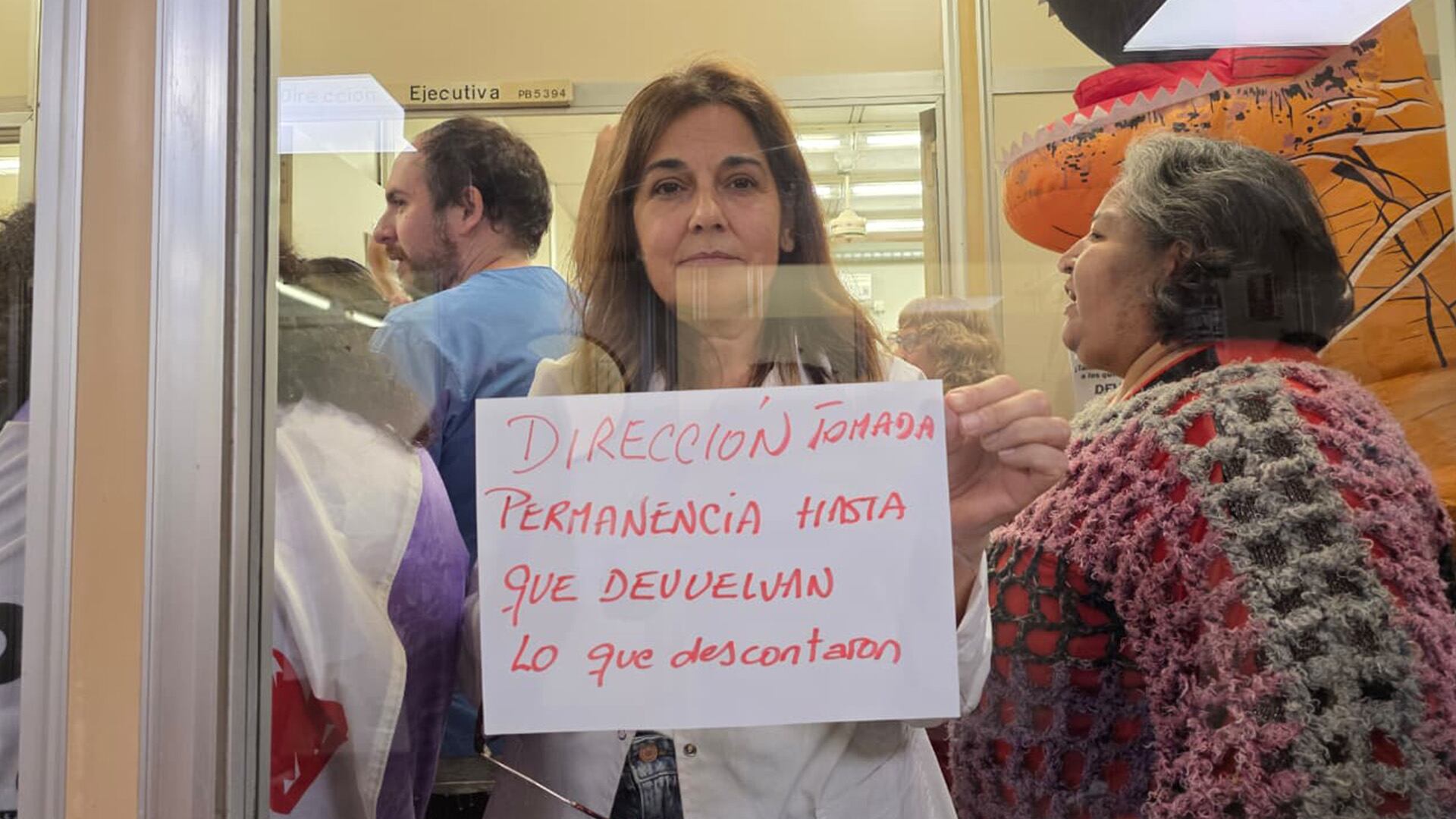 Sigue el conflicto en el Hospital Garrahan: ocupan las oficinas centrales en protesta contra descuentos por días de paro