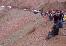 Un micro turístico cayó por un precipicio y provocó al menos 37 muertos en Perú