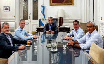 Tres radicales se suman a La Libertad Avanza y el oficialismo roza la primera minoría en Diputados