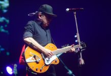 Andrés Calamaro brilló en la Plaza de la música: rock y juventud