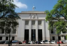 Tucumán Dos hermanas de 13 y 9 años lograron borrar de sus nombres el apellido de su padre preso