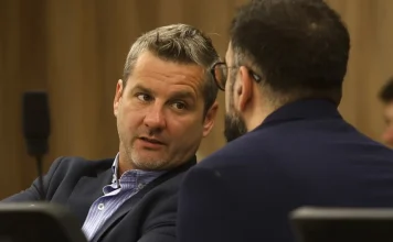 Menem suma a los radicales con peluca y los libertarios quedan a un diputado de quitarle la primera minoría al peronismo