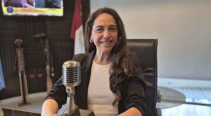 Oenostesia: Carolina López presenta un espectáculo donde el vino y la música dialogan en escena