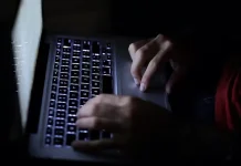 Atraparon a un policía federal con videos de abuso infantil