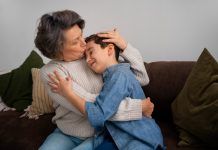 Abuelos y nietos, jóvenes y ancianos: por qué es clave la convivencia intergeneracional