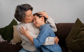 Abuelos y nietos, jóvenes y ancianos: por qué es clave la convivencia intergeneracional