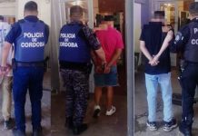 Balearon a un hombre en Córdoba, intentaron escapar y fueron detenidos en un auto con manchas de sangre