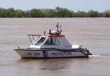 Buscan a una gendarme que desapareció en el río Paraná cuando nadaba con sus amigos