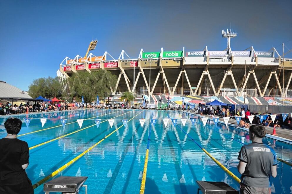Córdoba: un hombre murió en una competencia de natación que se realizaba en el estadio Mario Kempes