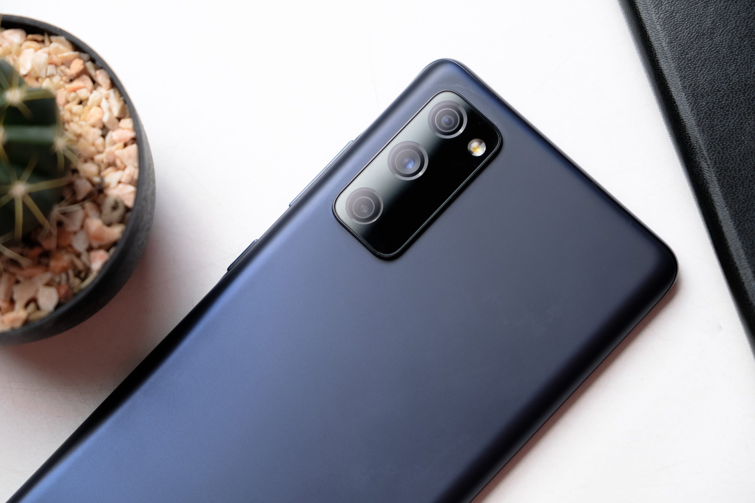 CyberMonday 2025: tres celulares de alta gama con descuentos de hasta 40%