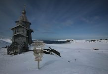 De madera, de metal, en un contenedor marítimo y bajo el hielo: las iglesias de la Antártida que enseñan que la fe no conoce límites