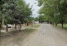 Delincuentes amenazaron con un arma a una madre y su bebé para robarle el auto en La Plata