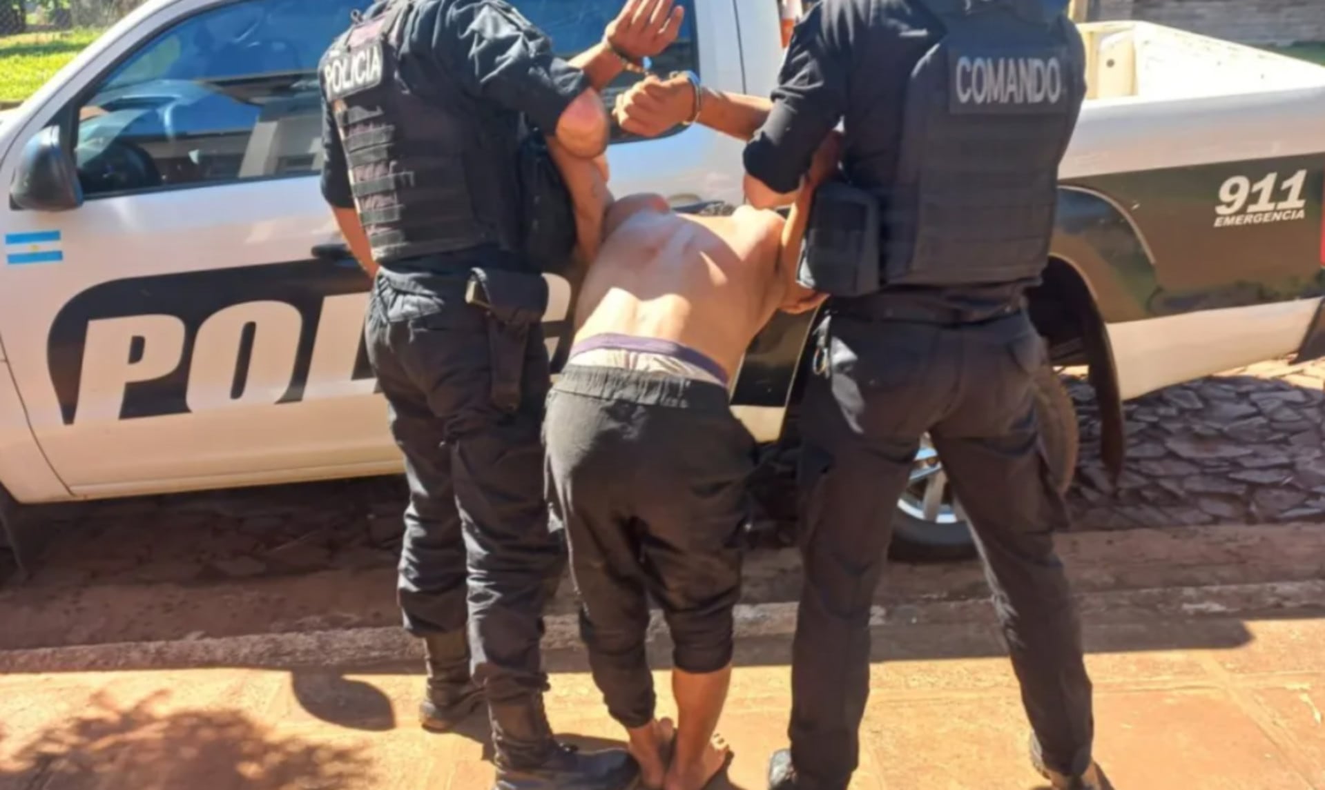 Detuvieron a un joven que atacó a su mamá y apuñaló a su hermano cuando intentó defenderla en Misiones