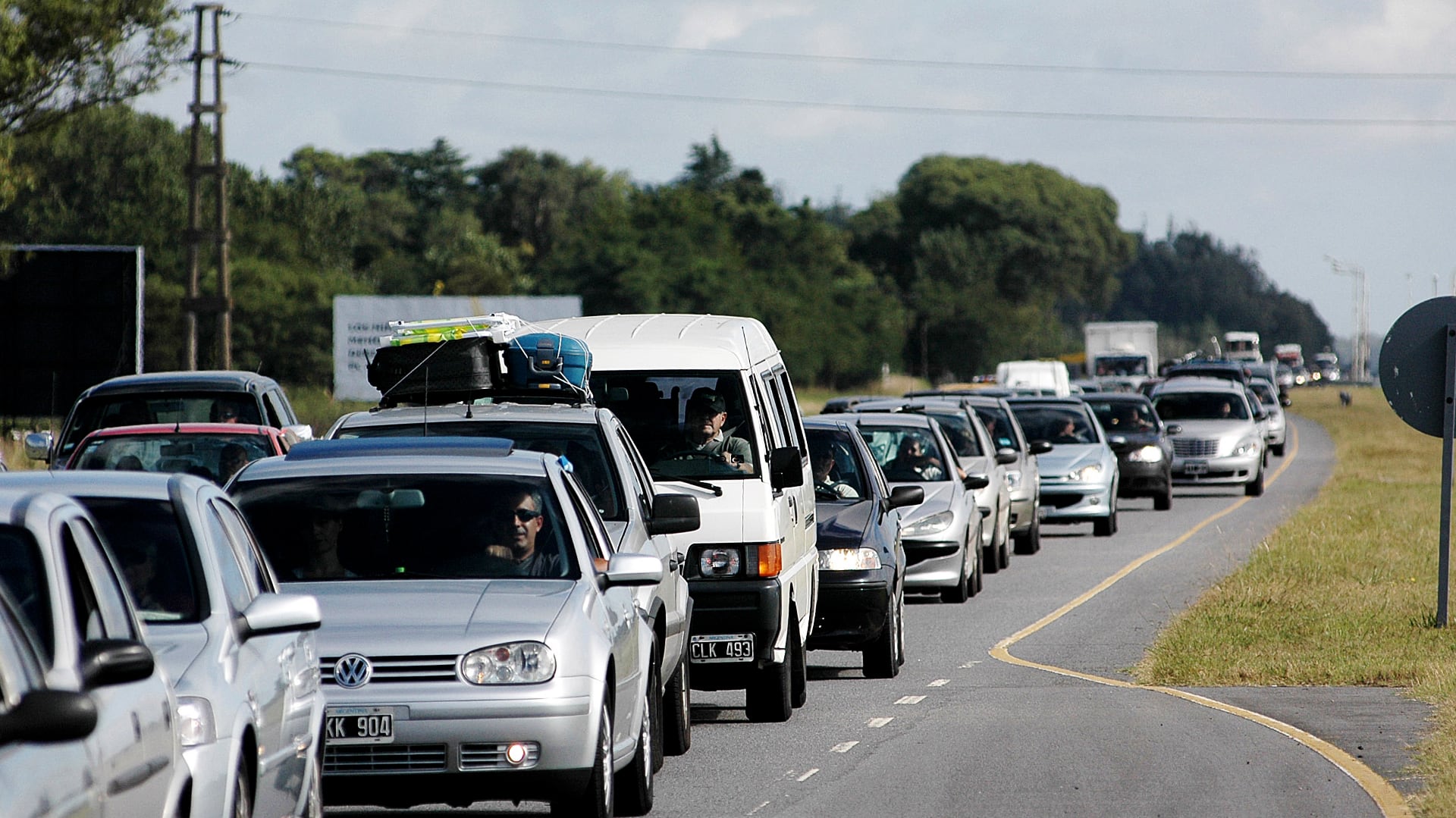 El fin de semana XXL arrancó con demoras por un accidente y tránsito intenso en la Ruta 2
