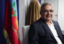 El gobernador Jalil tiene un pie afuera del bloque de Fuerza Patria y complica al peronismo en Diputados