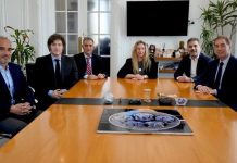 El Gobierno juega al equilibrio para construir la primera minoría en Diputados y mantener el vínculo con el PRO