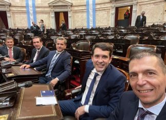 LLA sumó a otros tres diputados a su bloque y está más cerca de disputarle la primera minoría al peronismo