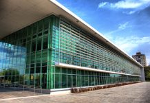 Lo balearon en plena calle y quedó detenido porque era buscado por un asesinato ocurrido en Rosario