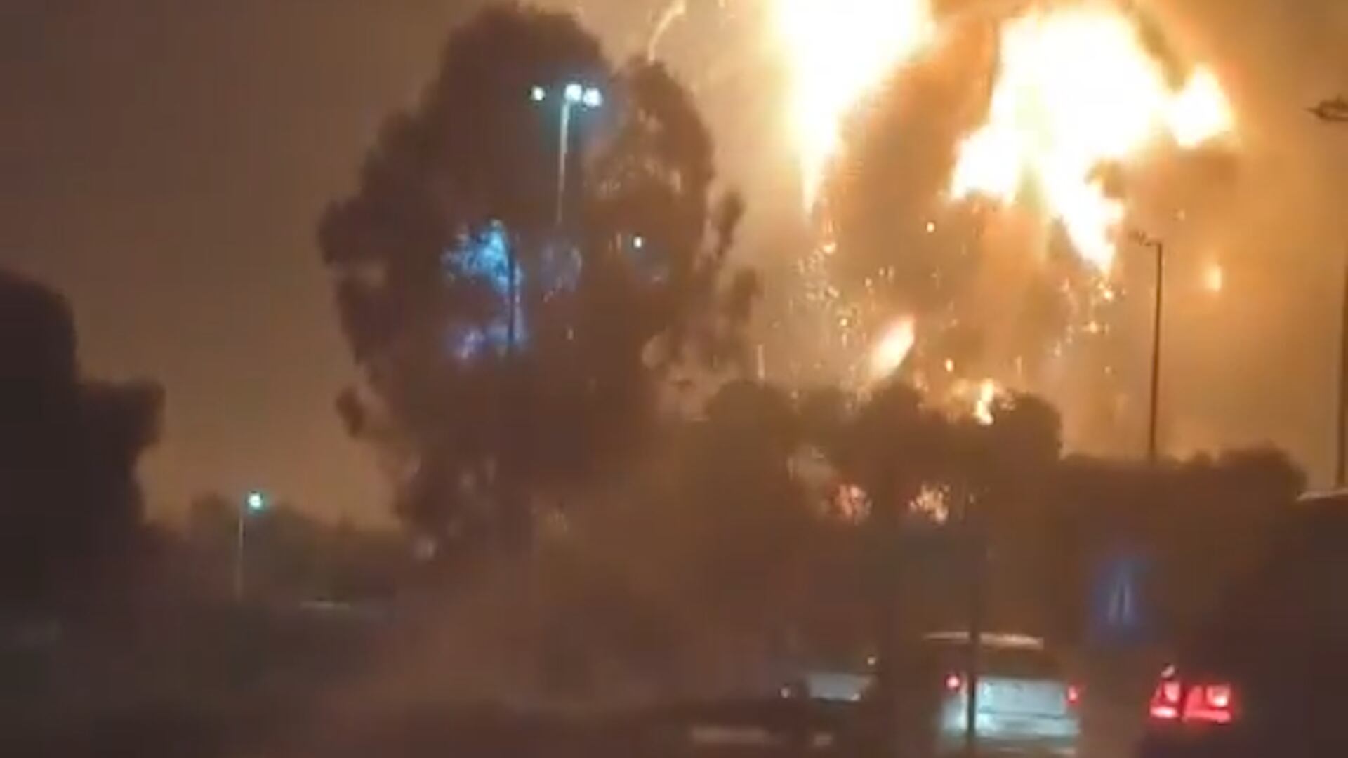 Los videos y las fotos más impactantes de las explosiones e incendio en el polo industrial de Ezeiza