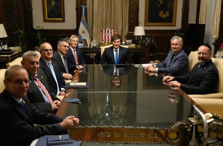 Milei, aprovechamiento futbolero y estreno del nuevo Senado con interna repetida