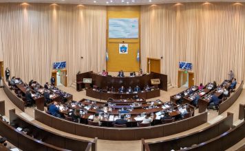 Neuquén: presentaron un proyecto de ley para cobrar aranceles a extranjeros no residentes en salud y educación