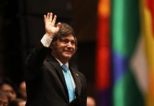 Nuevo guiño de Javier Milei a Estudiantes en medio de la polémica por el pasillo a Rosario Central