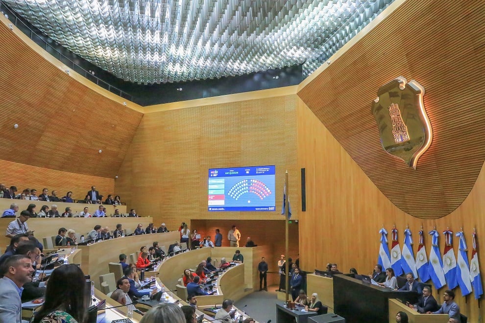 Por el escándalo de los contratos del personal, la Justicia allanó la Legislatura de Córdoba