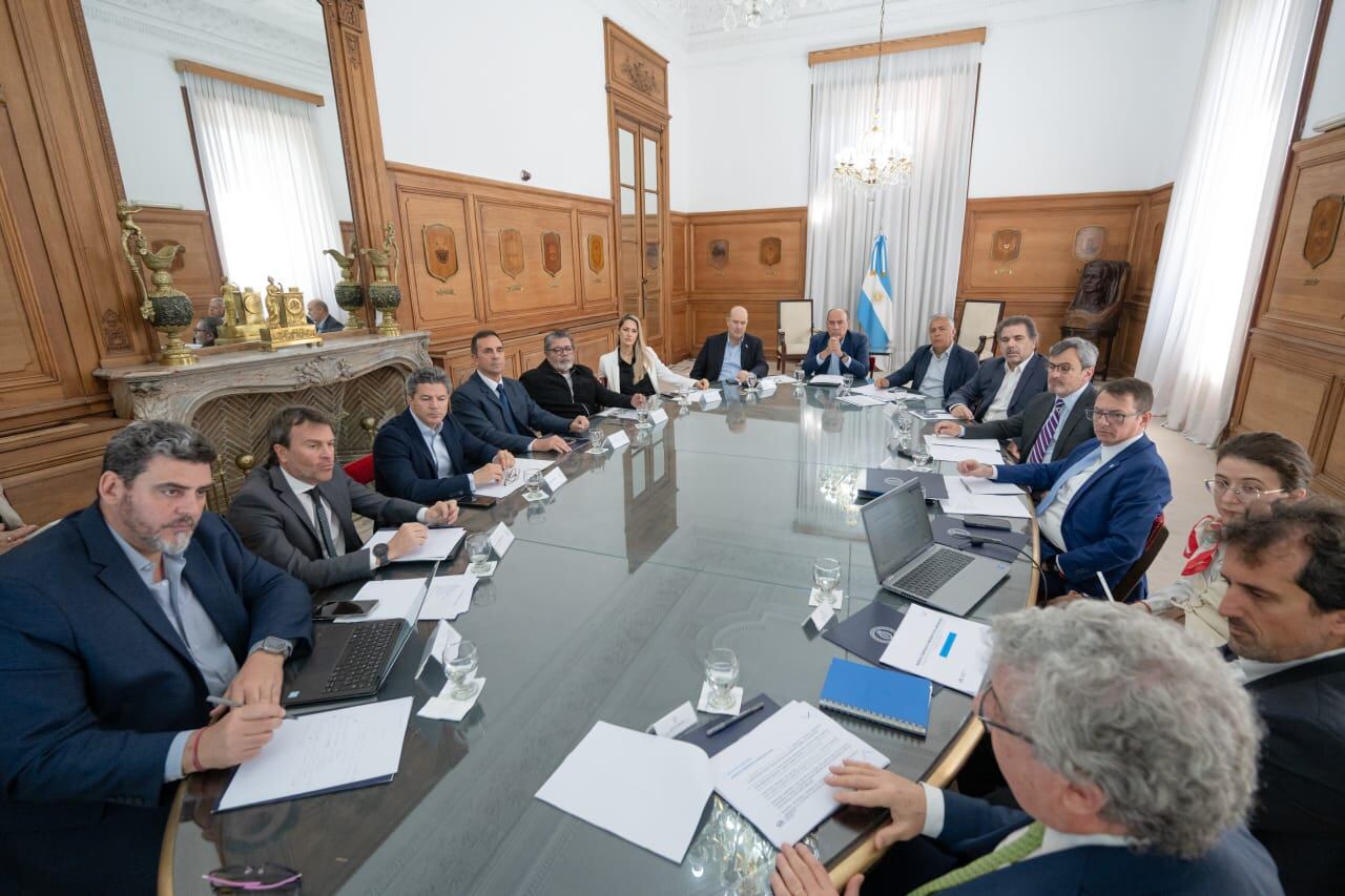 Por miedo a filtraciones, el Gobierno posterga reuniones y definirá en soledad las próximas reformas