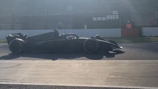 Por qué Checo Pérez realizó un test con una “Ferrari negra” antes del estreno de Cadillac en la Fórmula 1