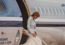 Relatos sobre la visita histórica de Lady Di a Gaiman: caricias a niños, un sorbo de té y una mirada melancólica