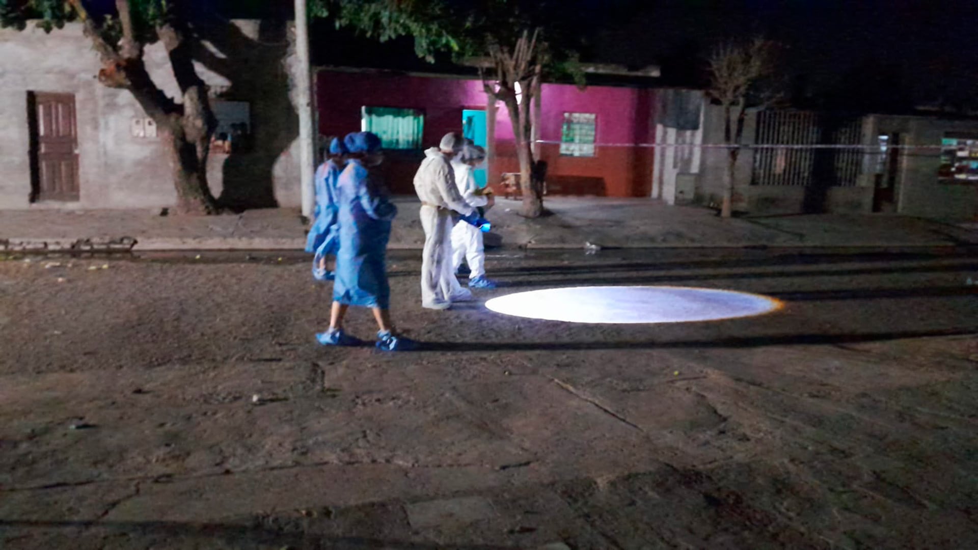 Tucumán: murió la nena de 7 años baleada mientras jugaba en el patio de su casa y vecinos incendiaron la casa de los presuntos asesinos