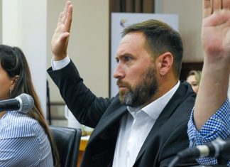 Un concejal de Bahía Blanca se negó a realizar un test de alcoholemia en un control vehicular y luego renunció a su banca