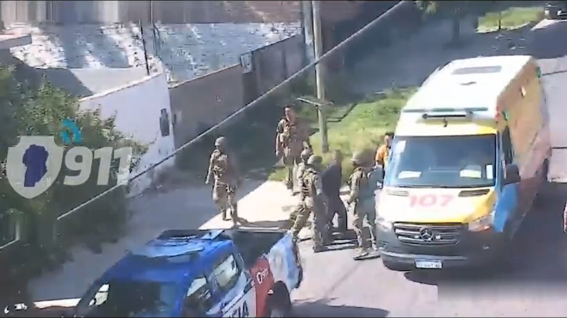 Un hombre atacó a golpes a su pareja y se atrincheró en una habitación con un cuchillo