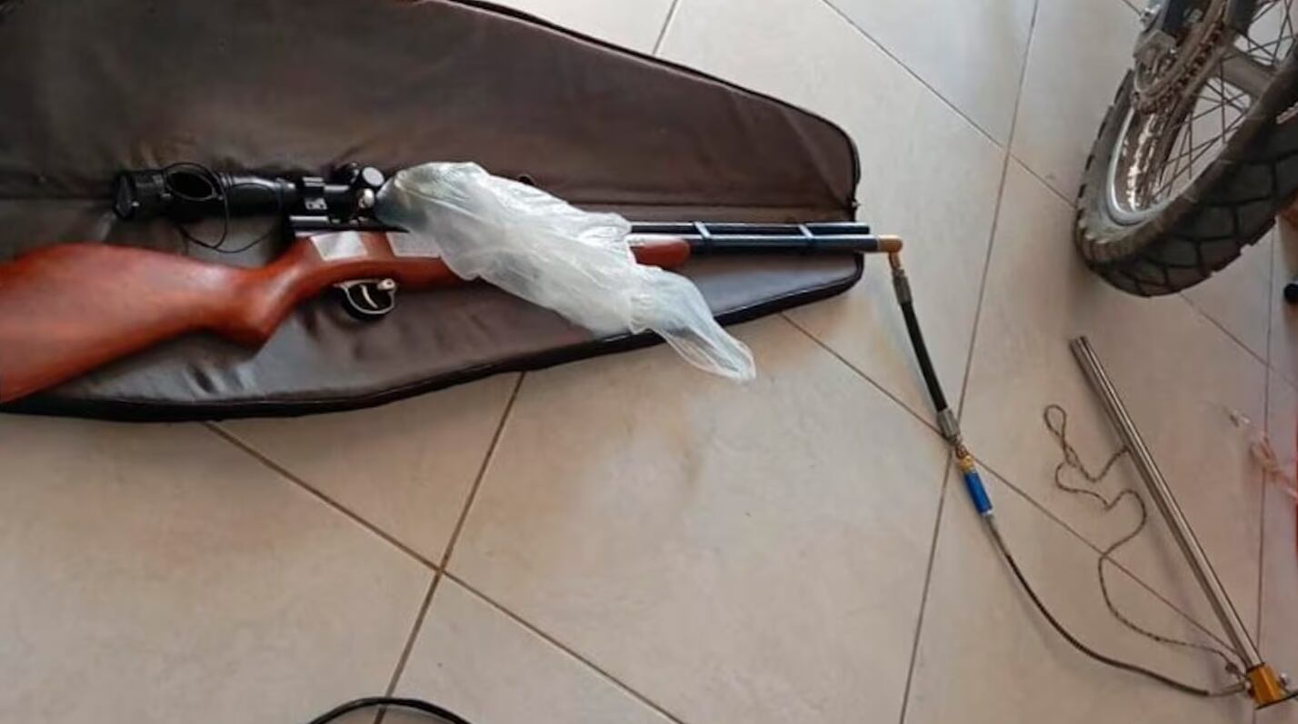 Un hombre murió por un accidente mientras manipulaba un rifle de aire comprimido