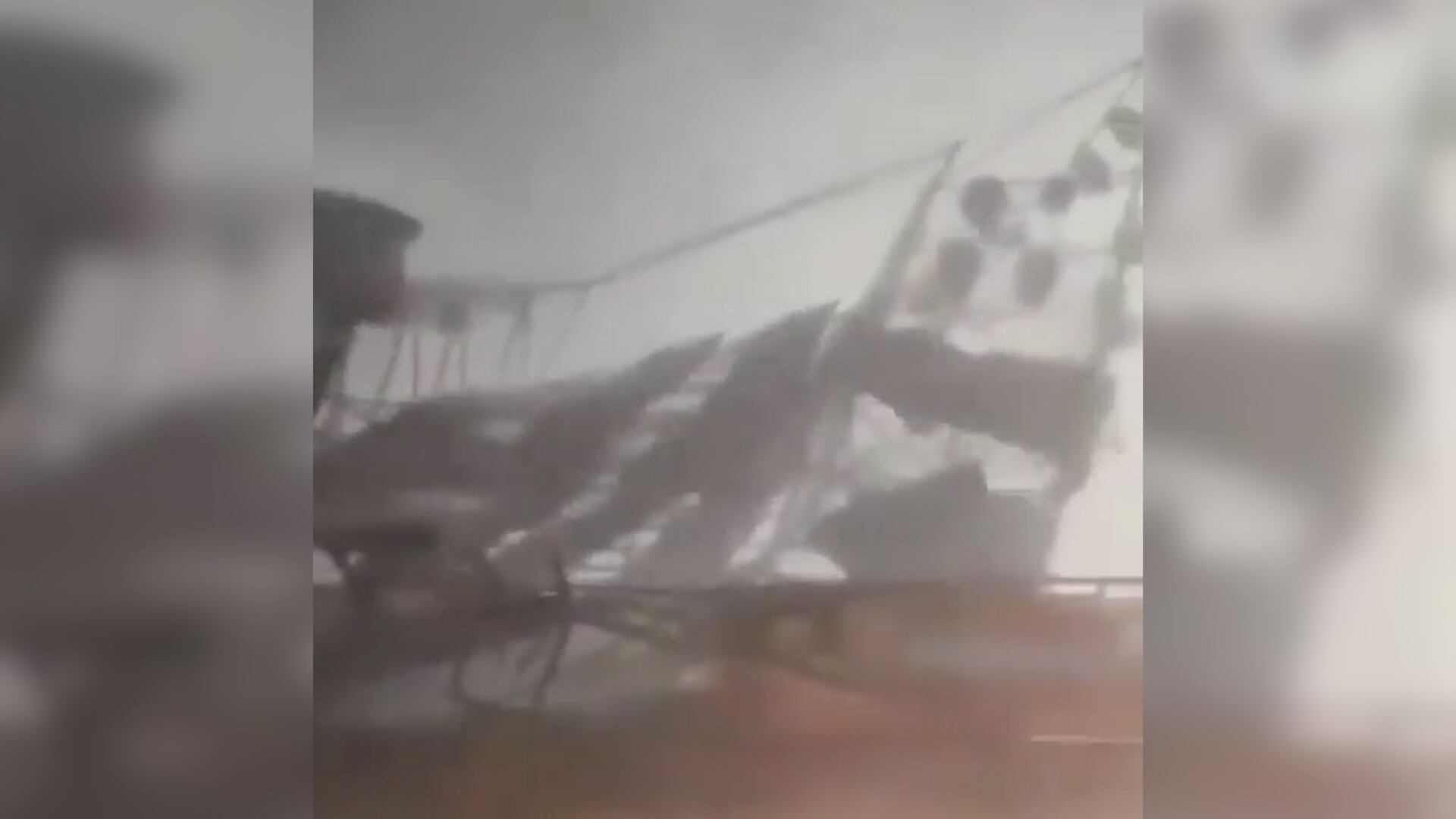 Una fuerte tormenta destruyó un escenario en San Nicolás: el momento del colapso de la estructura