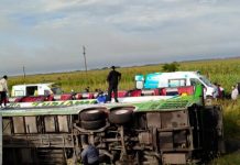 Volcó un micro que transportaba militantes a un acto de Kicillof en Mar del Plata: hay dos muertos y múltiples heridos