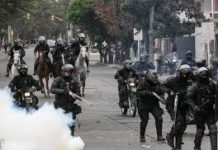 La represión será televisada: aparecen videos de cómo la policía de Cornejo golpea a manifestantes detenidos