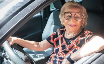 Marta, jefa de 100 años: maneja todos los días a su empresa y dirige el negocio familiar