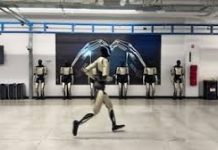 Optimus, el robot de Elon Musk, aprende a correr como los humanos