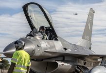 Arrancó la travesía de los F-16 que compró el Gobierno: los detalles del itinerario de los aviones caza