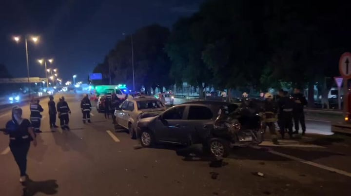 Choque múltiple y muerte en General Paz: remolcaban un auto, se soltó la linga y un hombre fue atropellado