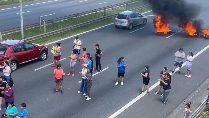 Corte parcial de la Panamericana y caos de tránsito: reclaman por la aparición de una adolescente de 16 años